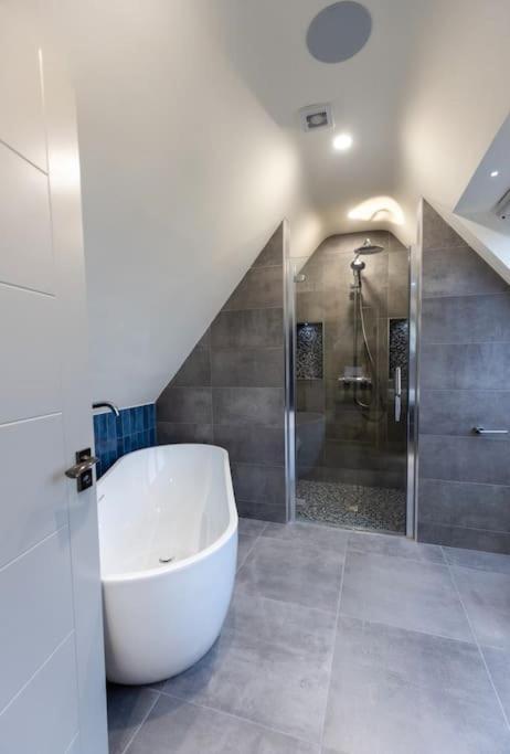 Luxury Town Centre Apartment Кукстаун Экстерьер фото