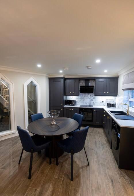 Luxury Town Centre Apartment Кукстаун Экстерьер фото